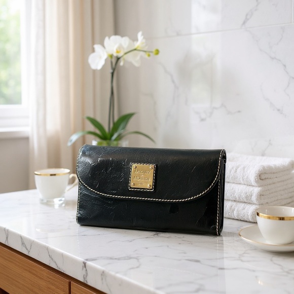 Dooney & Bourke Black Leather Continental Clutch Wallet - Picture 2 of 8